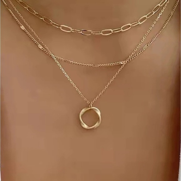 New layered necklace with twisted round charm - Picture 5 of 5